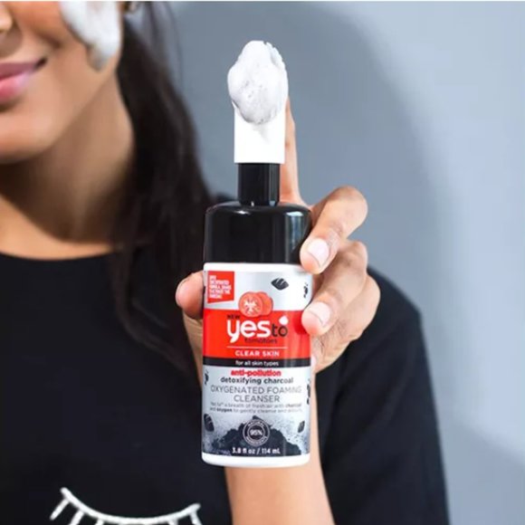 Yes To Tomatoes Detoxifying Charcoal Cleanser - Picture 4 of 6